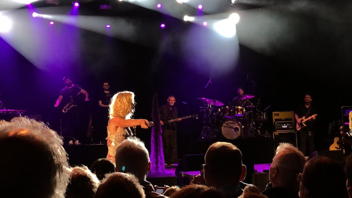Joss Stone lässt das Publikum singen